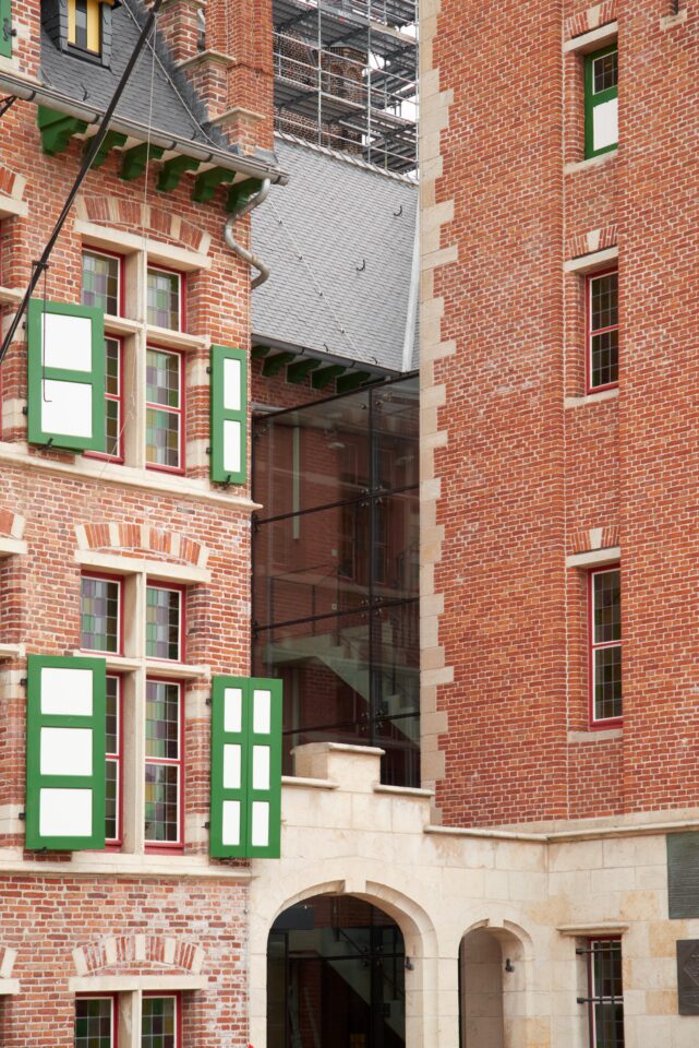 3 stadhuis Eeklo exterieur