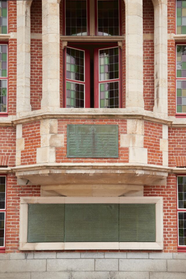 4 stadhuis Eeklo exterieur