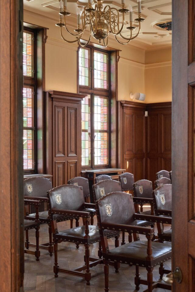 5 stadhuis Eeklo int